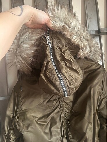 BERSHKA KISA PARKA - Görsel 3