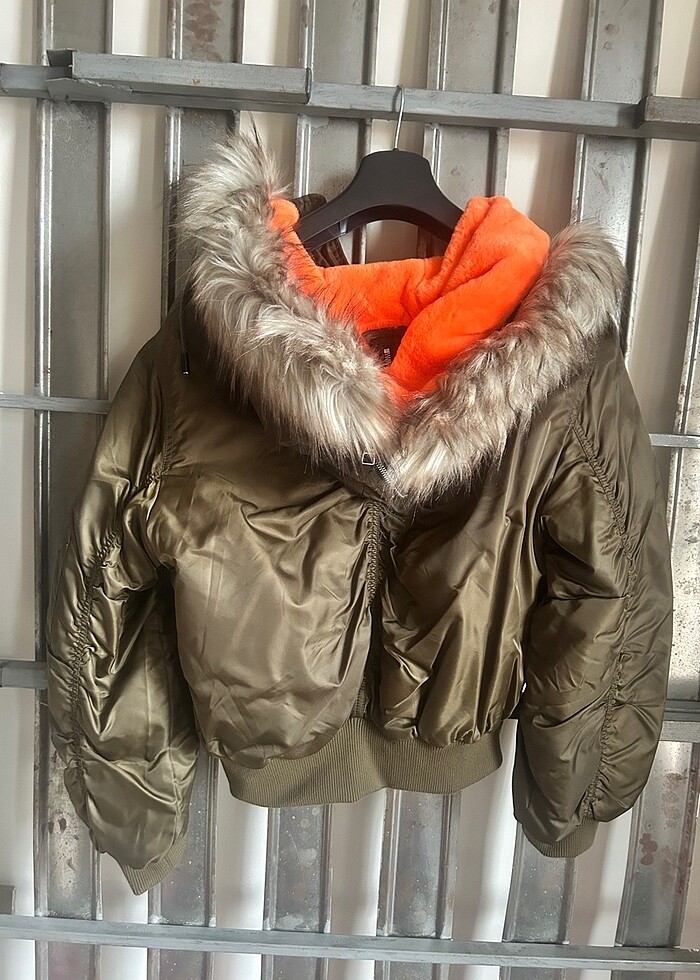 BERSHKA KISA PARKA - Görsel 2