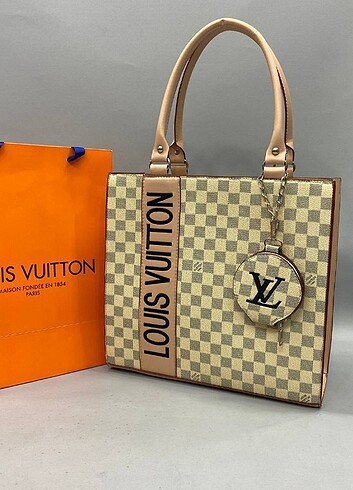 Louis Vuitton #TREND #MODA #KADIN #ÇANTA #CÜZDAN