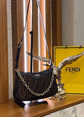  Beden Fendi askılı çanta yeni sezon 