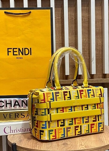  Beden çeşitli Renk Fendi çanta 