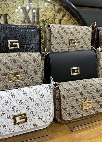 Guess Guess kapaklı çanta