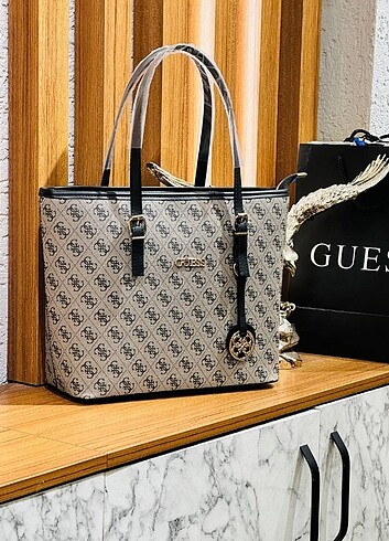 Guess kova çanta 