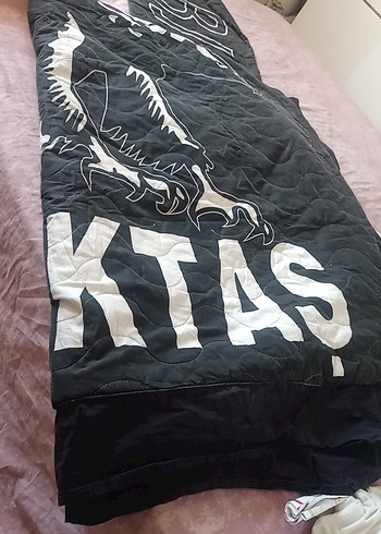 Beyaz ve Gri Beşiktaş Baskılı Yastık Kılıfı