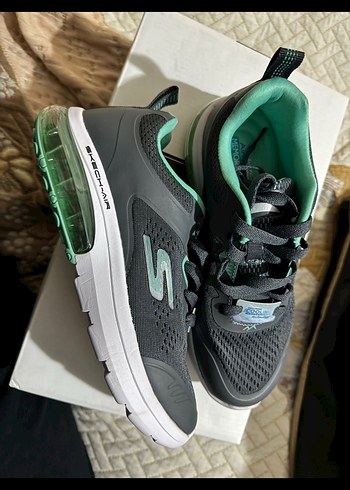 Yeşil Detaylı Gri Spor Ayakkabı skechers
