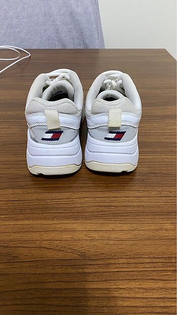 37 Beden Tommy Hilfiger spor ayakkabı
