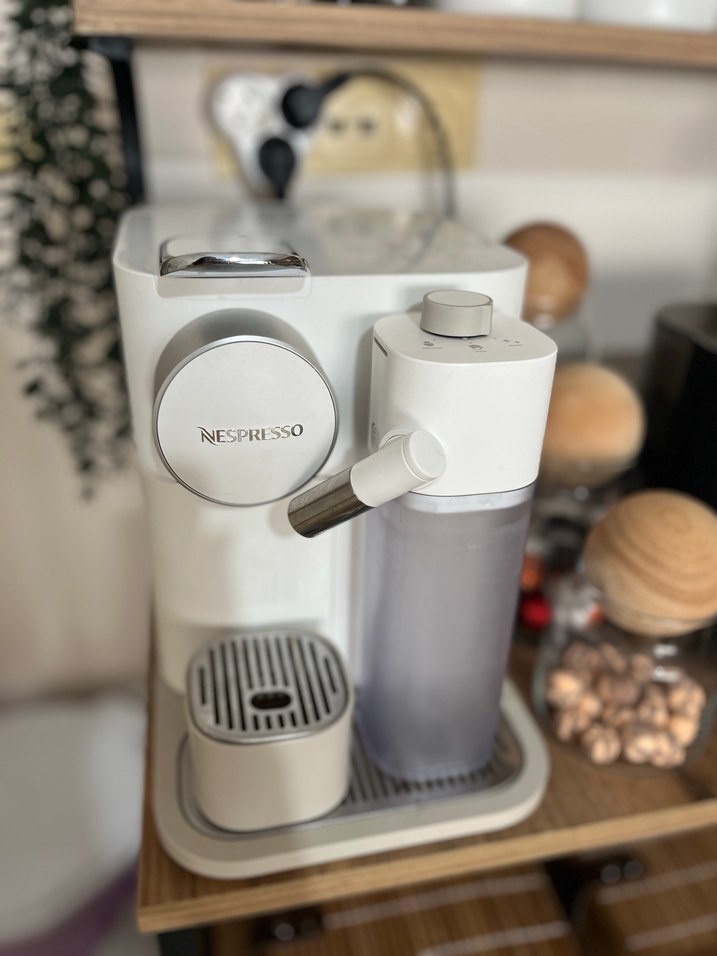 Beyaz Nespresso Kahve Makinesi - Görsel 2