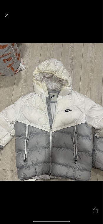 Nike mont