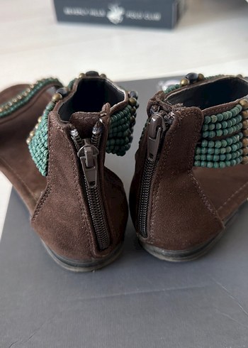 Boncuklu Kahverengi Süet Dolgu Topuklu Sandalet - Görsel 2