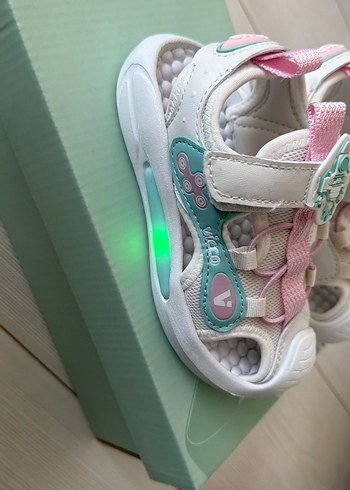 Kız Çocuk Beyaz Cırt Cırtlı Terlik - Görsel 2