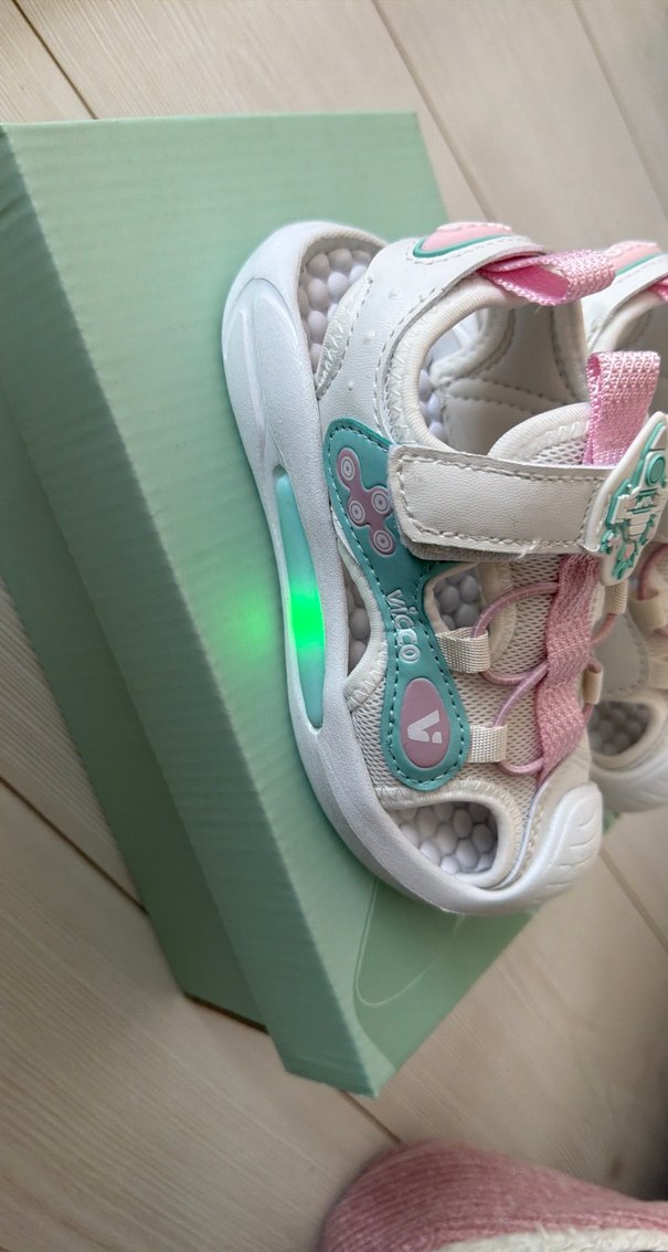 Kız Çocuk Beyaz Cırt Cırtlı Terlik - Görsel 2