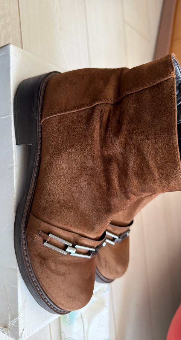 Kahverengi Deri Tokalı Kadın Bot - Görsel 2