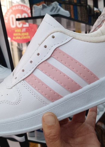 Beyaz Pembe Bantlı Kadın Spor Ayakkabı