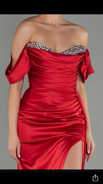 42 Beden kırmızı Renk Yırtmaç detaylı önü taşlı abiye elbise