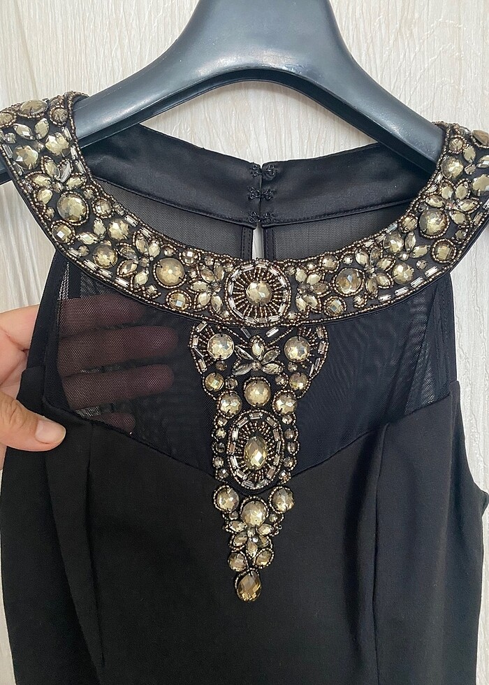 Şık bir gece elbisesi - Görsel 2