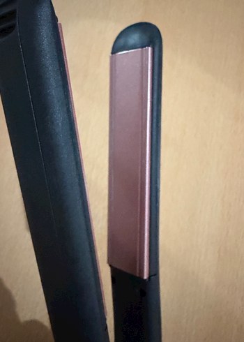 Beden Renk Aprilla Siyah Saç Düzleştirici