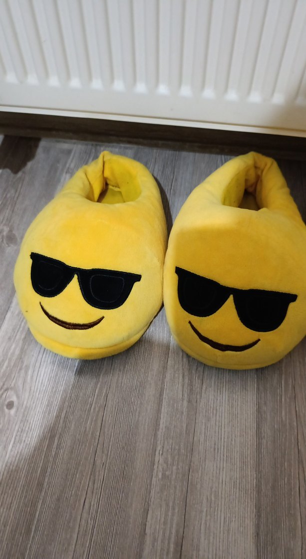 Erkek Çocuk Sarı Emoji Desenli Sıcak Terlik - Görsel 3