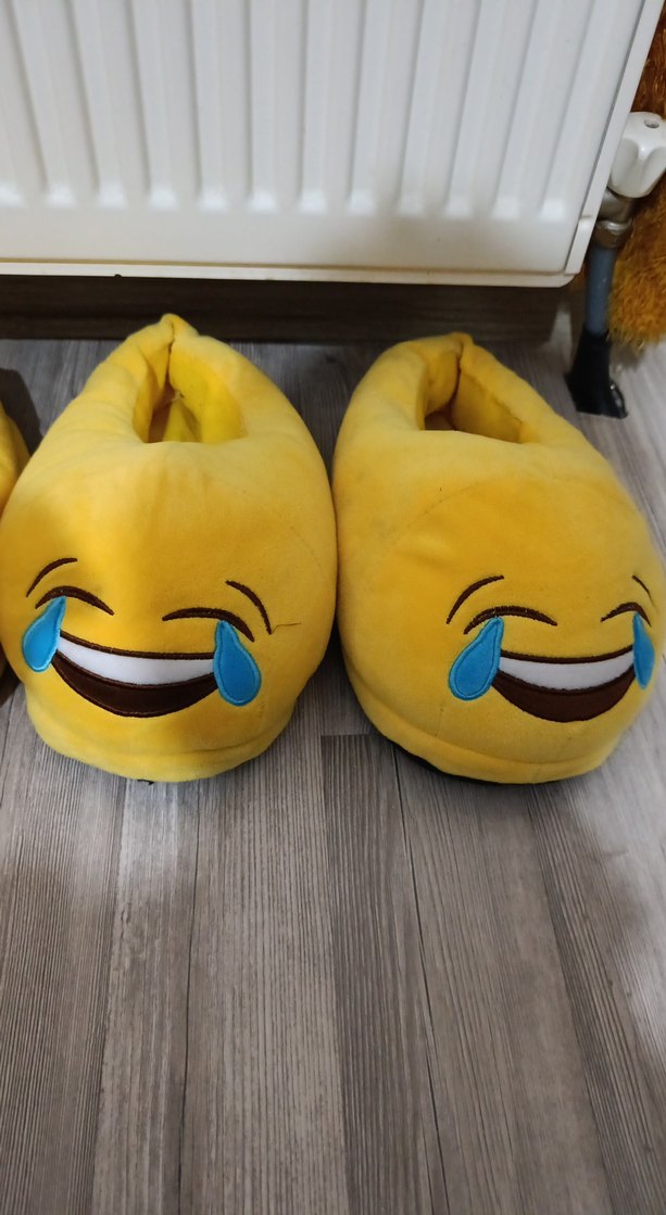 Erkek Çocuk Sarı Emoji Desenli Sıcak Terlik - Görsel 2