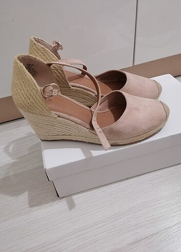 37 Beden ten rengi Renk H&M Topuklu sandalet 