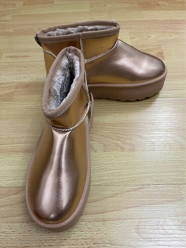 UGG SHINE