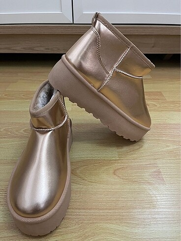 36 Beden altın Renk UGG SHINE