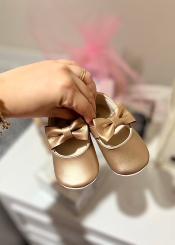 Kız Bebek Altın Rengi Fiyonk Detaylı İlk Adım Ayakkabısı - Görsel 2