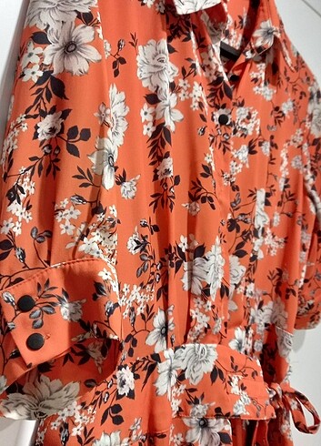Çiçekli turuncu elbise - Görsel 2