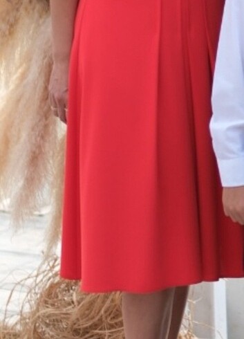 Kırmızı elbise - Görsel 5