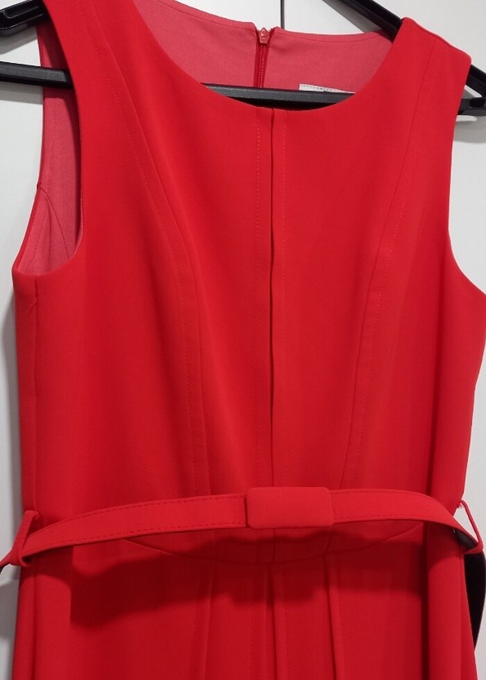 Kırmızı elbise - Görsel 2