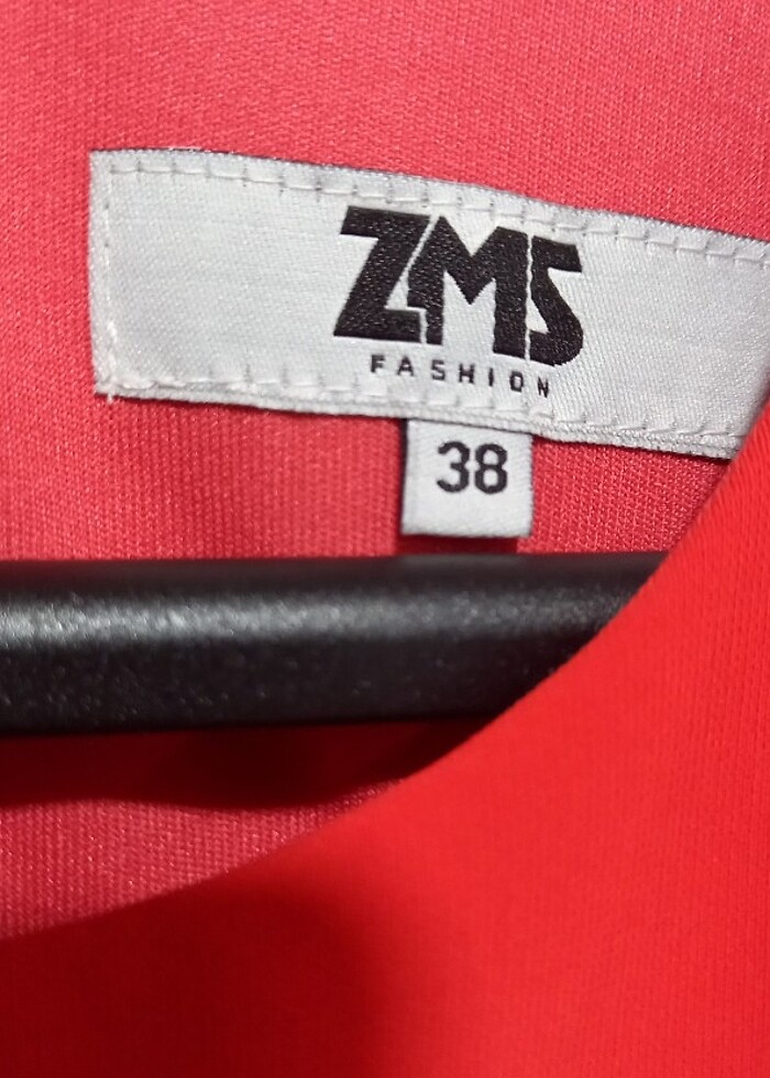 Kırmızı elbise - Görsel 4