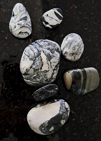 Farklı renk ve ebatlarda otantik taş - Görsel 5