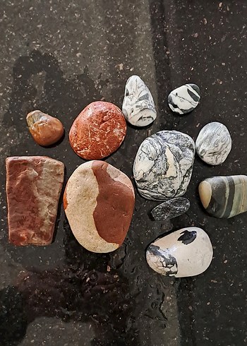 Farklı renk ve ebatlarda otantik taş - Görsel 2