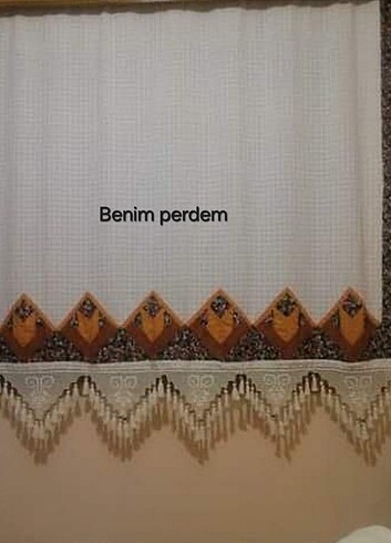 Perde ucu işlenmiş dantel