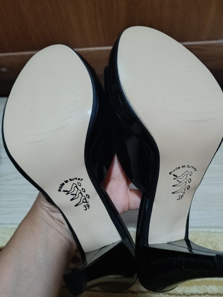 Diger Siyah Tüylü Yüksek Topuklu Kadın Terlik - Görsel 2