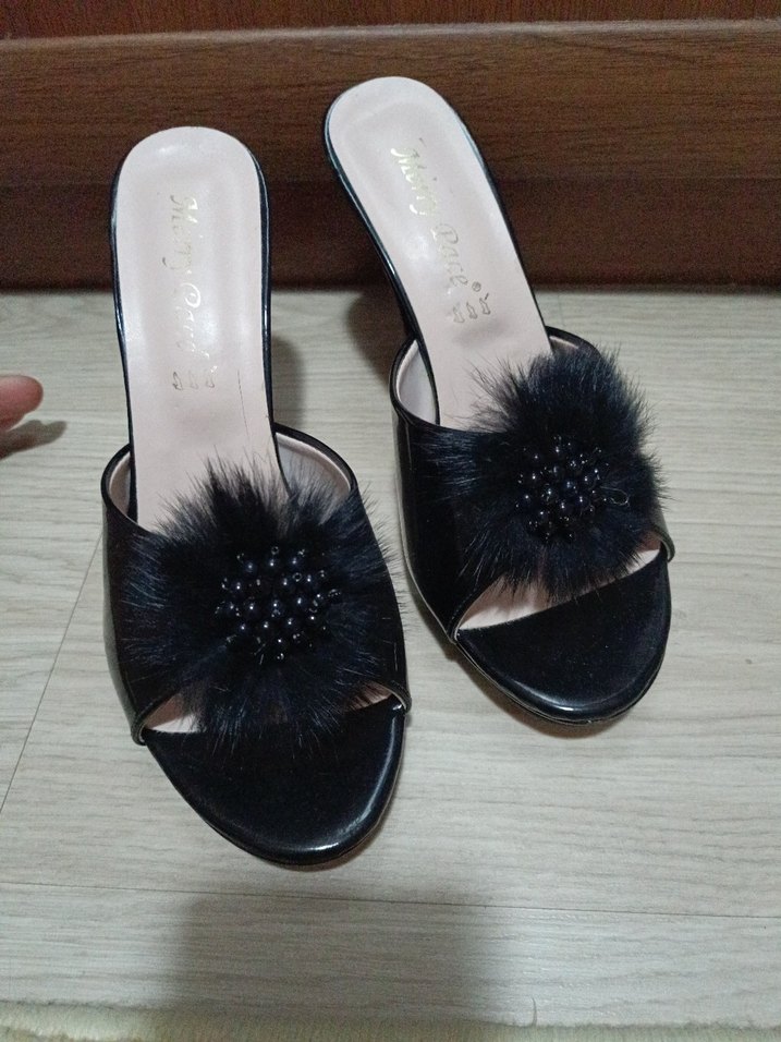 Diger Siyah Tüylü Yüksek Topuklu Kadın Terlik - Görsel 3