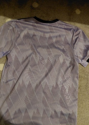 Real Madrid 2022-23 deplasman forması - Görsel 3