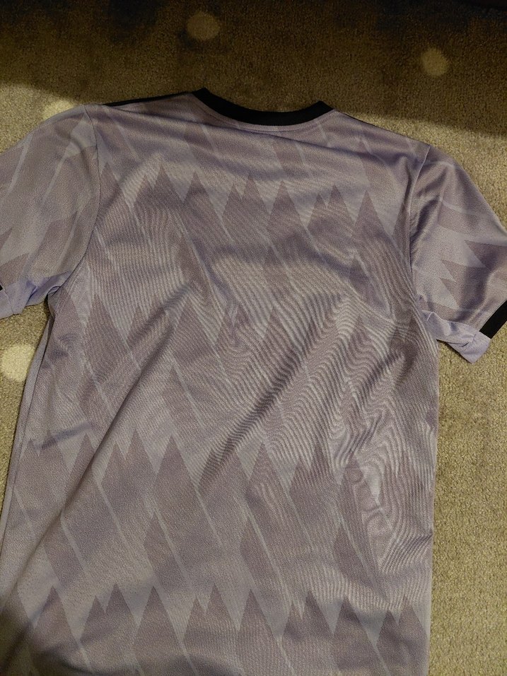 Real Madrid 2022-23 deplasman forması - Görsel 3