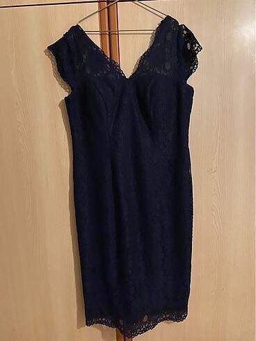 46-48 arası lacivert dantel elbise
