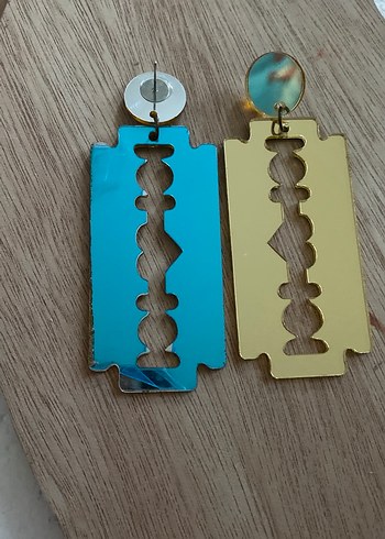 Altın Renkli Retro Kadın Küpeler - Görsel 3