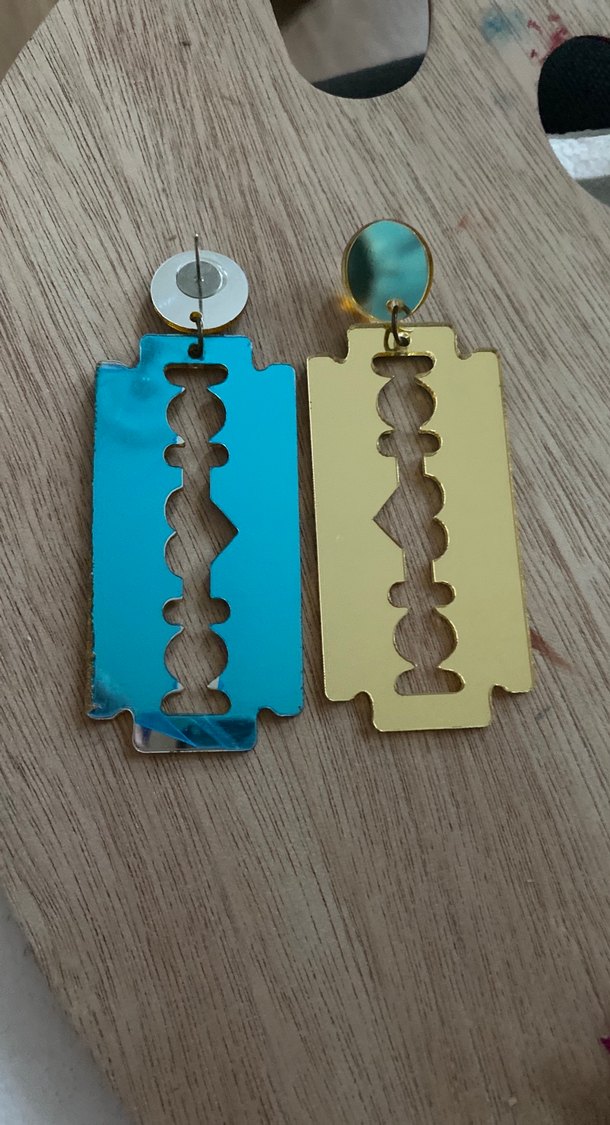 Altın Renkli Retro Kadın Küpeler - Görsel 4