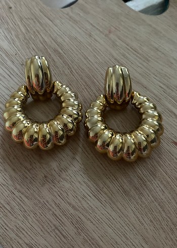 Altın Renkli Modern Klasik Midi Küpe - Görsel 3