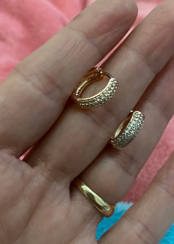 Mini Parlak Bej Sıra Taşlı Küpe - Görsel 3