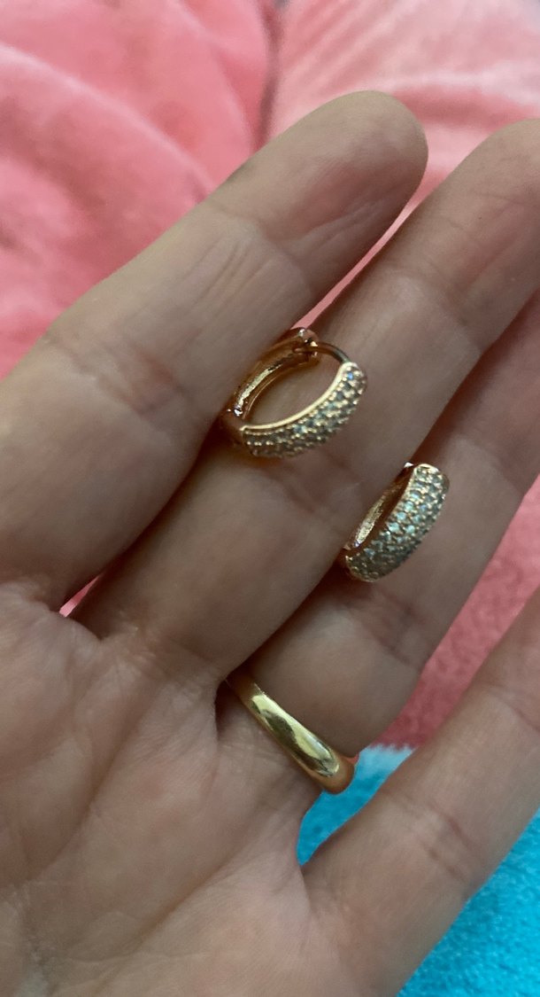 Mini Parlak Bej Sıra Taşlı Küpe - Görsel 3