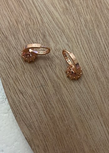 Altın Renkli Parlak Midi Küpe - Görsel 2