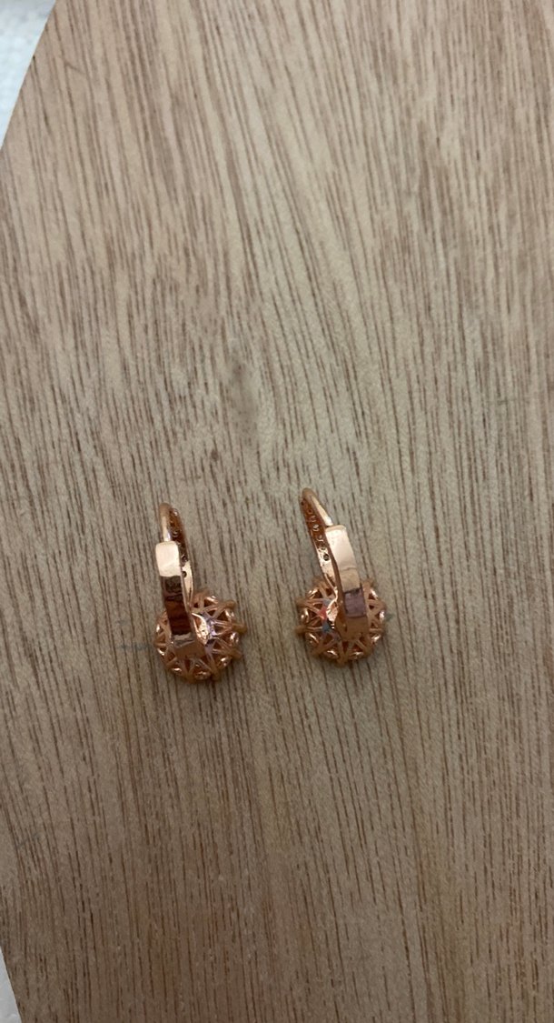 Altın Renkli Parlak Midi Küpe - Görsel 3