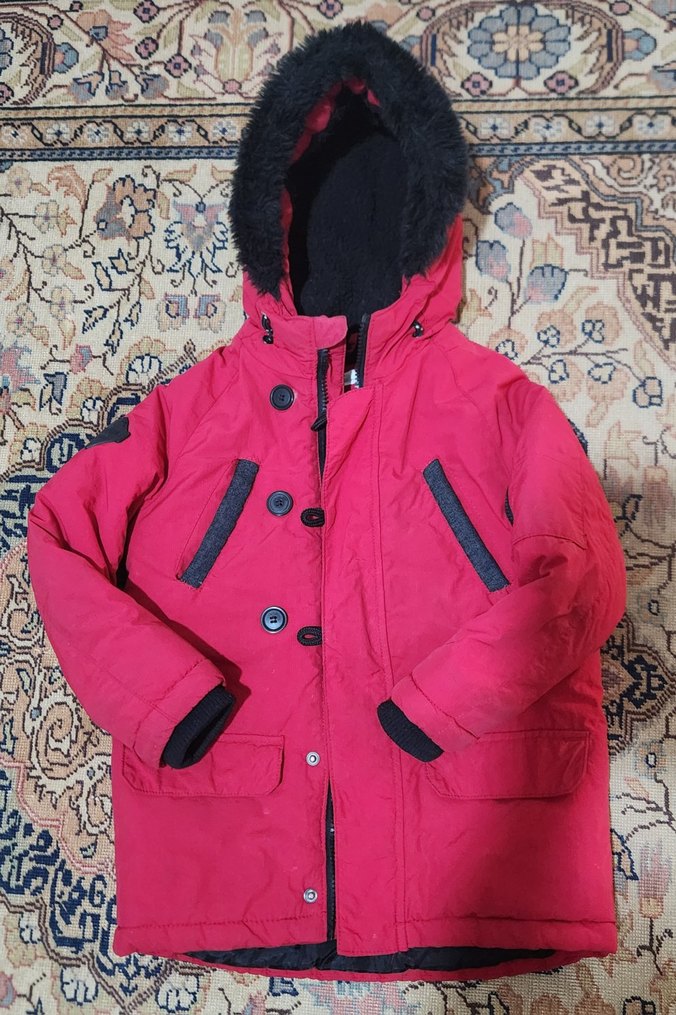 6-7 yaş kırmızı kapşonlu erkek çocuk mont - Görsel 4