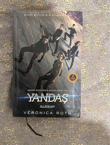 Yandaş Veronica Roth