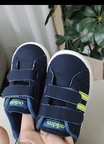 22 Beden Orijinal Adidas Bebek Ayakkabı