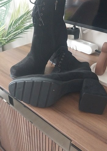 Siyah Süet Topuklu bagcikli bot - Görsel 3