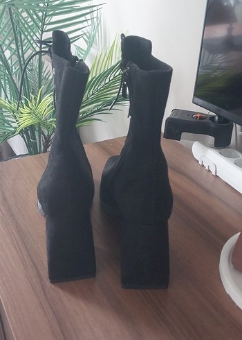 Siyah Süet Topuklu bagcikli bot - Görsel 4